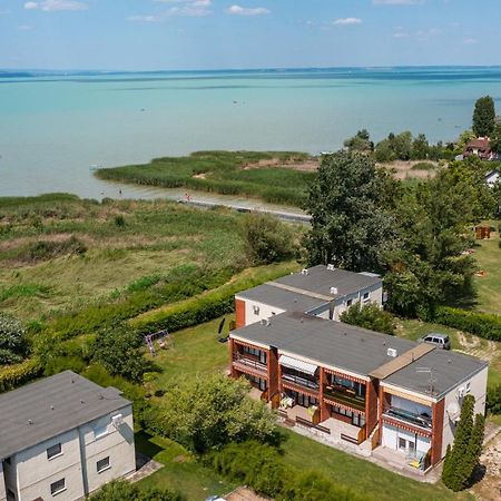 Balatonic Apartman Zamárdi Exteriör bild